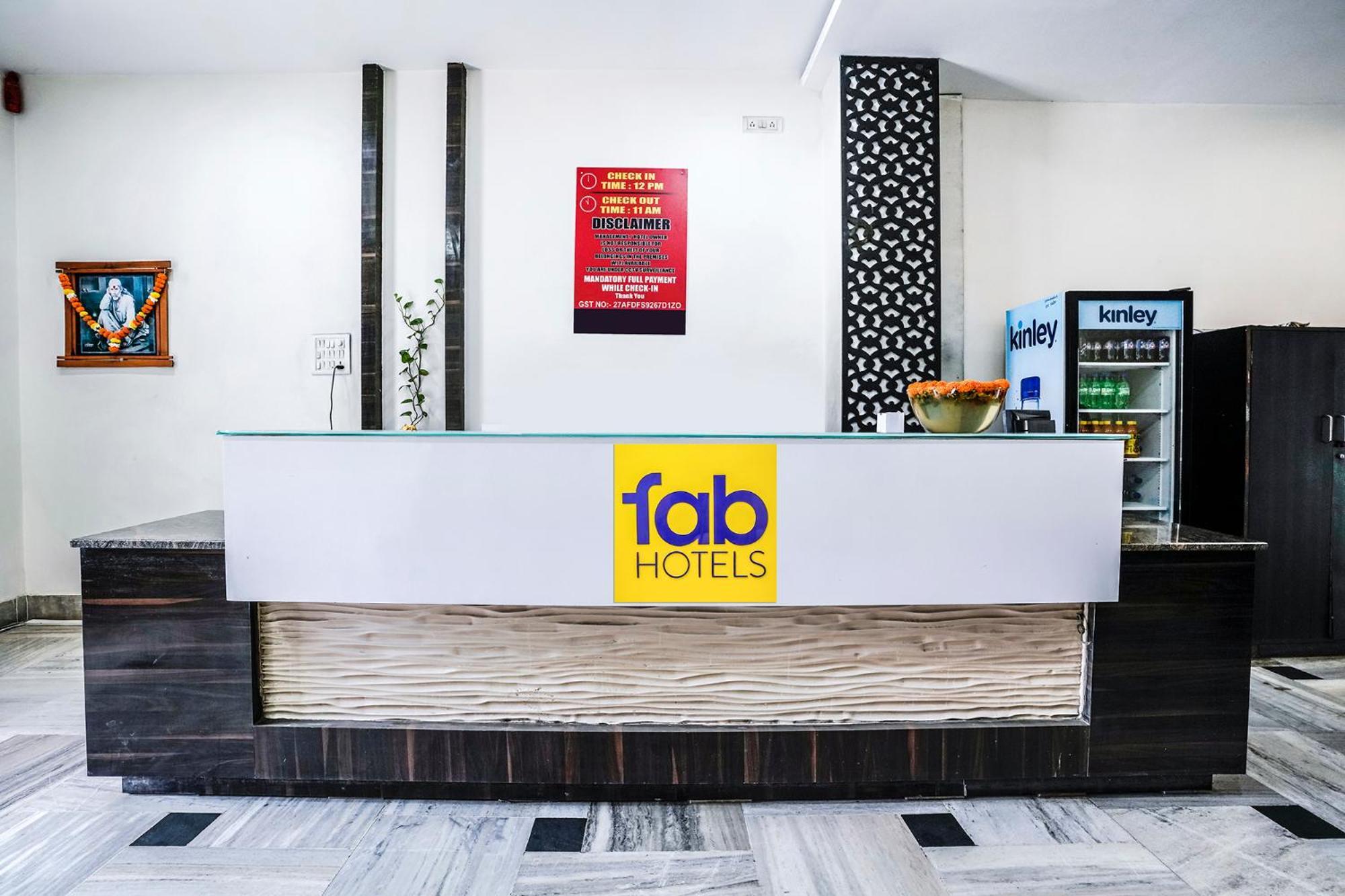 Fabexpress Raj Tourist Hotel Nashik Bagian luar foto