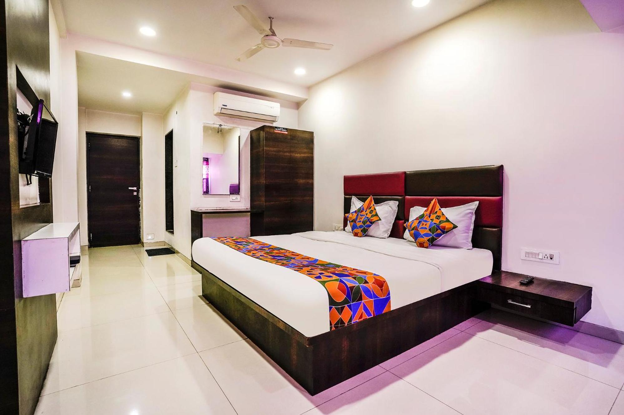 Fabexpress Raj Tourist Hotel Nashik Bagian luar foto