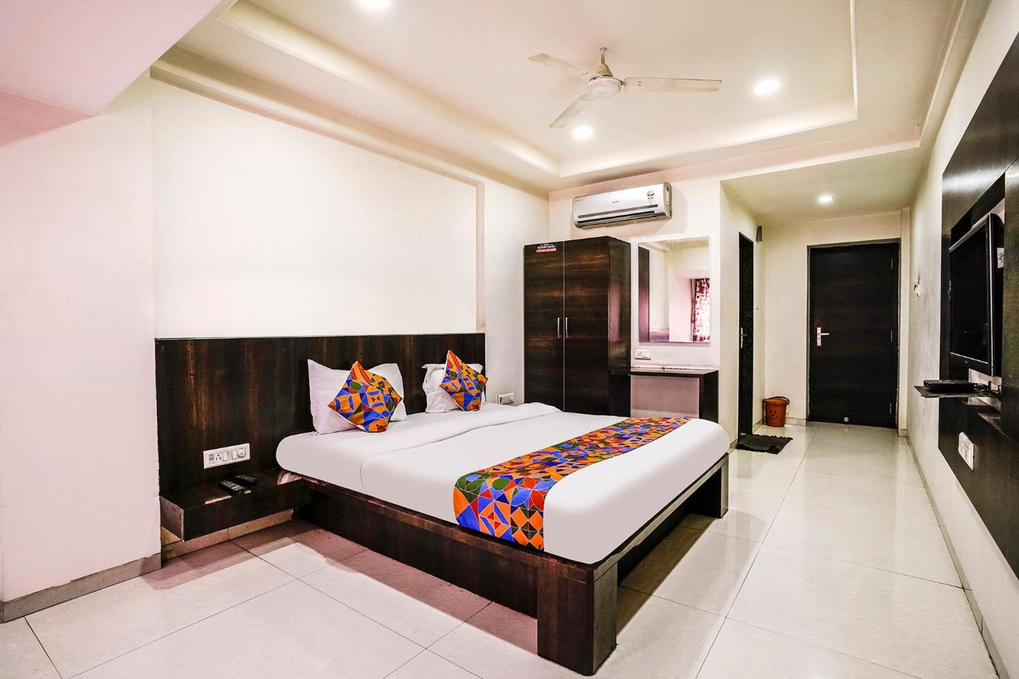 Fabexpress Raj Tourist Hotel Nashik Bagian luar foto
