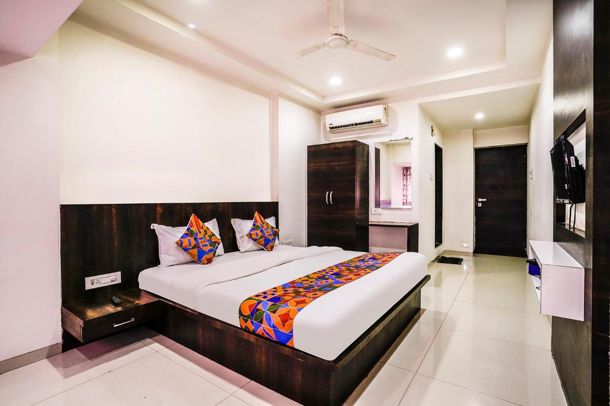 Fabexpress Raj Tourist Hotel Nashik Bagian luar foto