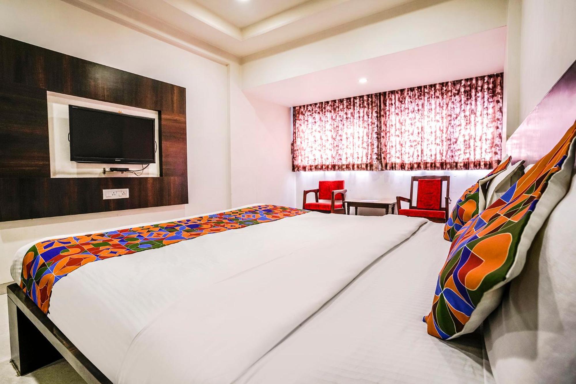 Fabexpress Raj Tourist Hotel Nashik Bagian luar foto